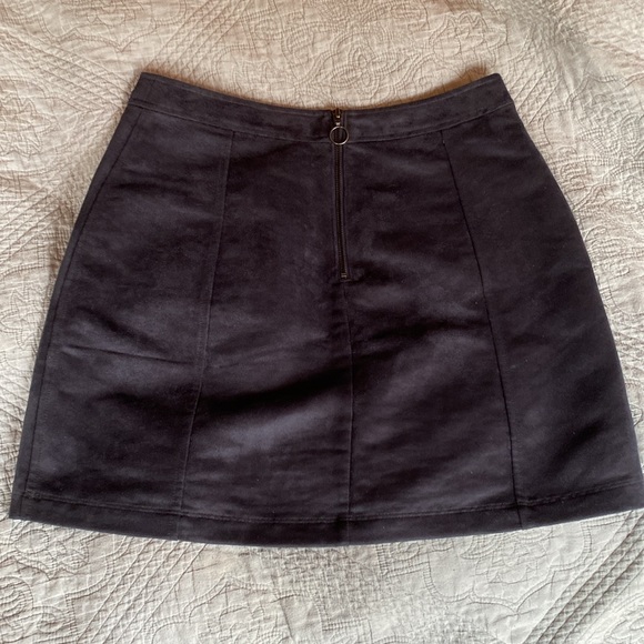 Old Navy Faux Suede black Skirt Sz 6 Rear Zip Lined - Picture 2 of 3